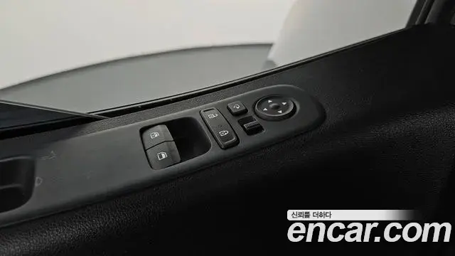 Hyundai Staria 2023 — Photo 5/31