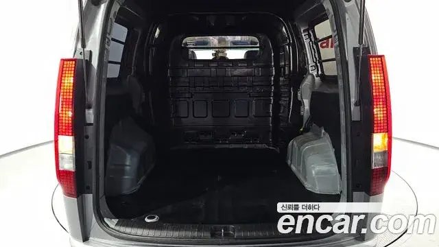 Hyundai Staria 2023 — Photo 12/31