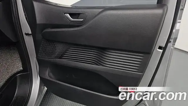 Hyundai Staria 2023 — Photo 27/31