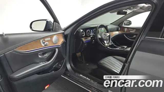 Mercedes-Benz E-Class 2018 — Фото 10/20