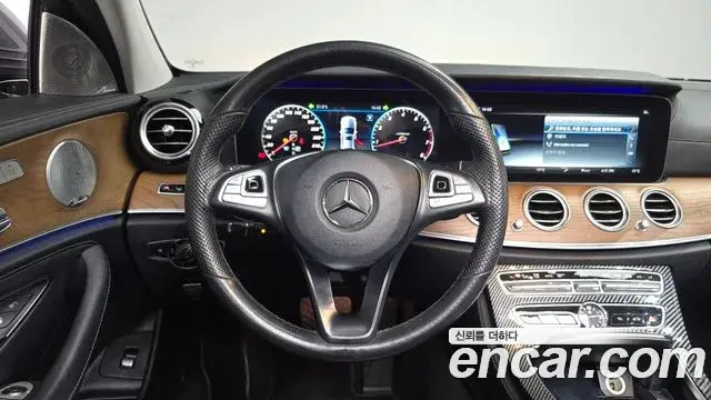 Mercedes-Benz E-Class 2018 — Фото 13/20