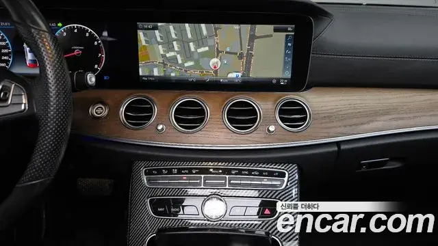 Mercedes-Benz E-Class 2018 — Фото 14/20