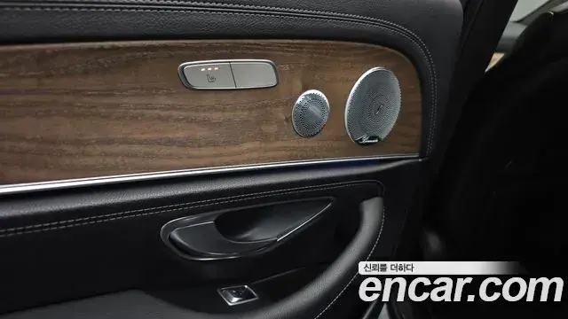 Mercedes-Benz E-Class 2018 — Фото 19/20
