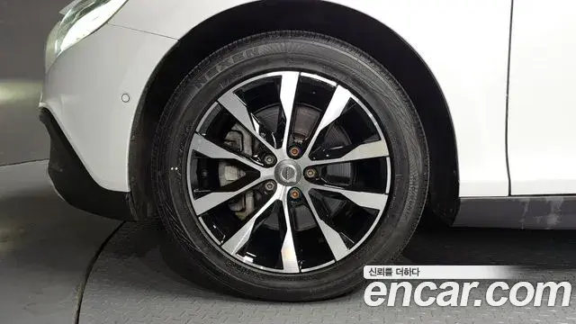 Volvo V40 Cross Country 2019 — ფოტო 16/20
