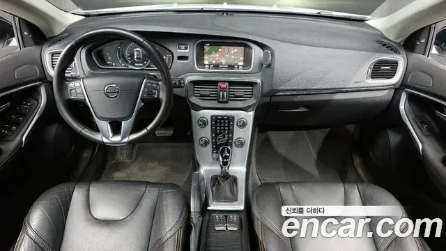 Volvo V40 Cross Country 2019 — ფოტო 1/20