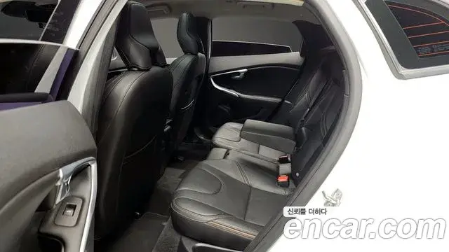 Volvo V40 Cross Country 2019 — ფოტო 11/20