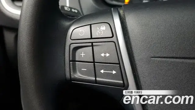 Volvo V40 Cross Country 2019 — ფოტო 12/20
