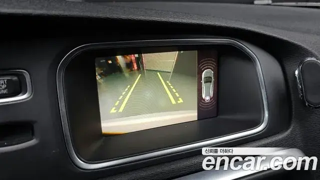 Volvo V40 Cross Country 2019 — ფოტო 13/20
