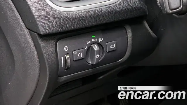 Volvo V40 Cross Country 2019 — ფოტო 6/20