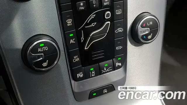 Volvo V40 Cross Country 2019 — ფოტო 17/20