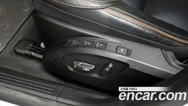 Volvo V40 Cross Country 2019 — ფოტო 3/20
