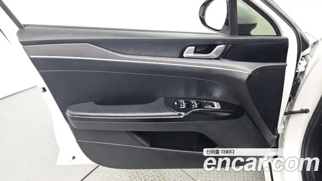 Kia K5 2022 — Photo 8/32