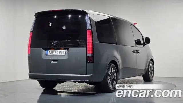 Hyundai Staria 2023 — Фото 2/20
