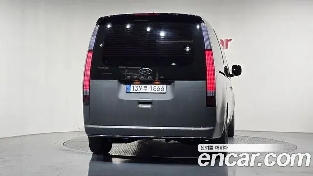 Hyundai Staria 2023 — Фото 4/20