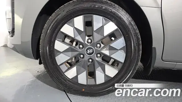 Hyundai Staria 2023 — Фото 5/20