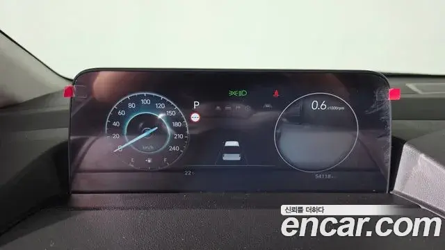 Hyundai Staria 2023 — Фото 8/20