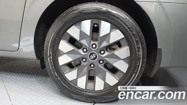 Hyundai Staria 2023 — Şəkil 1/36