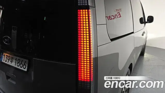 Hyundai Staria 2023 — Şəkil 2/36