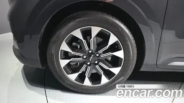 Kia Carnival 2023 — Фото 5/20