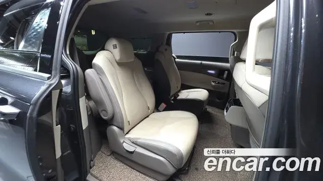 Kia Carnival 2023 — Фото 12/20