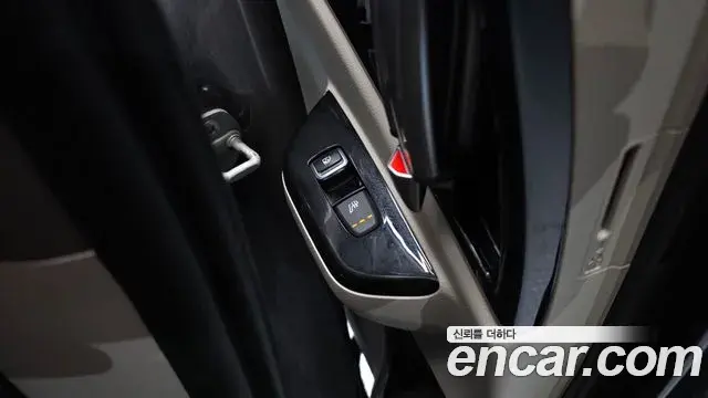 Kia Carnival 2023 — Фото 19/20