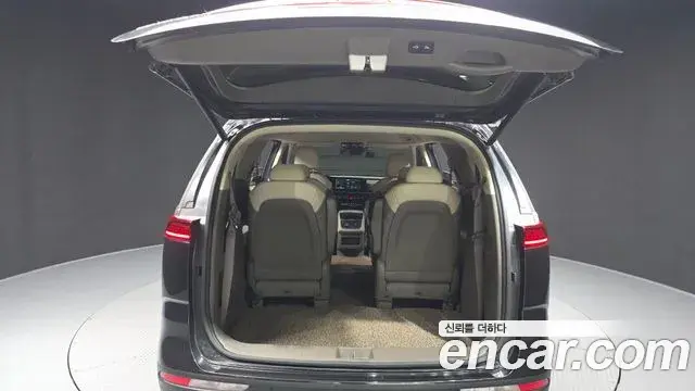Kia Carnival 2023 — Фото 20/20