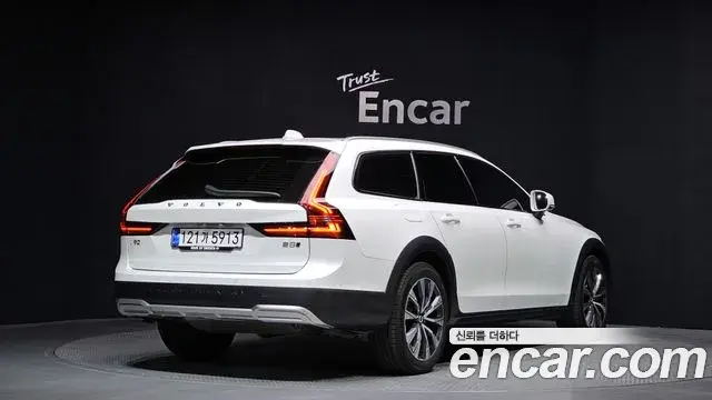 Volvo V90 Cross Country 2021 — Фото 2/20