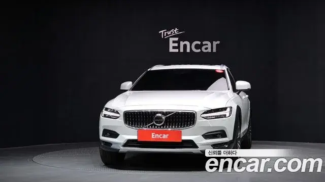 Volvo V90 Cross Country 2021 — Фото 3/20