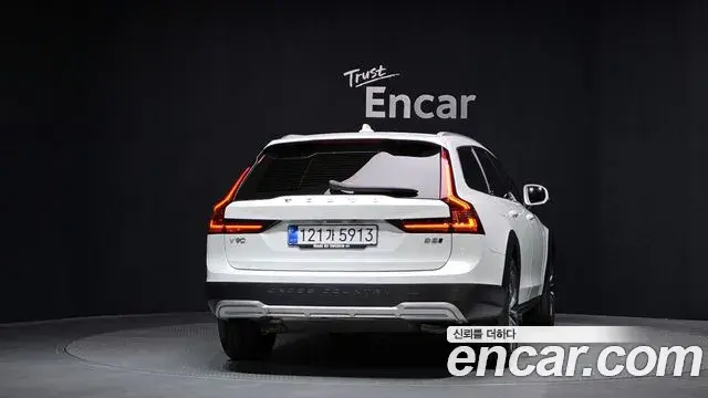 Volvo V90 Cross Country 2021 — Фото 4/20