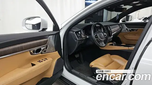 Volvo V90 Cross Country 2021 — Фото 10/20