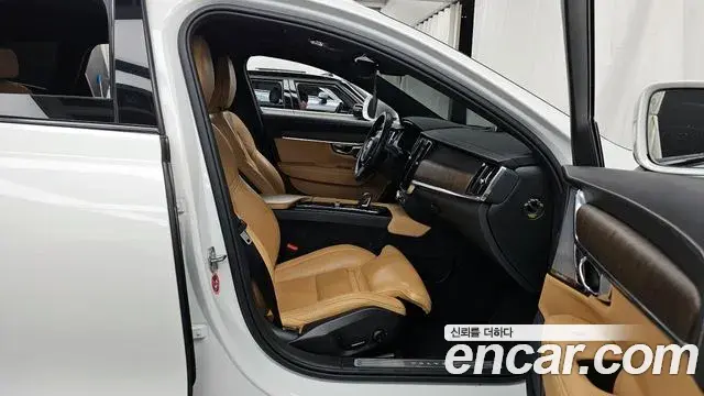 Volvo V90 Cross Country 2021 — Фото 11/20