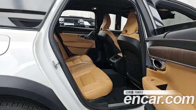 Volvo V90 Cross Country 2021 — Фото 12/20