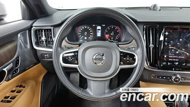 Volvo V90 Cross Country 2021 — Фото 13/20
