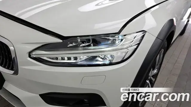 Volvo V90 Cross Country 2021 — ფოტო 15/34