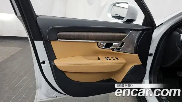 Volvo V90 Cross Country 2021 — ფოტო 11/34