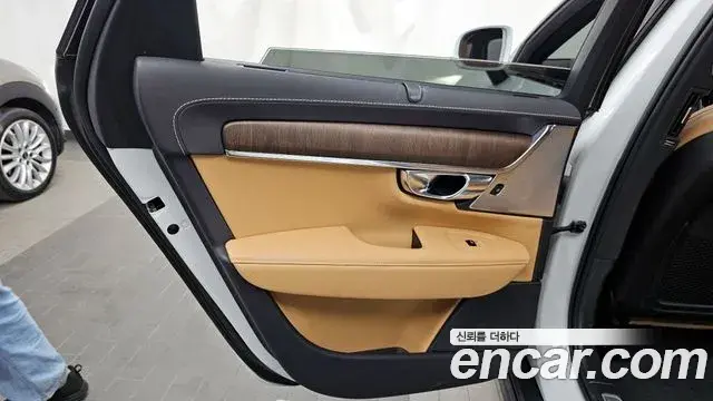 Volvo V90 Cross Country 2021 — ფოტო 3/34