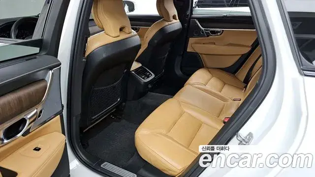 Volvo V90 Cross Country 2021 — ფოტო 8/34