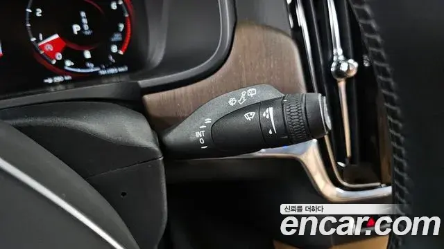 Volvo V90 Cross Country 2021 — ფოტო 23/34