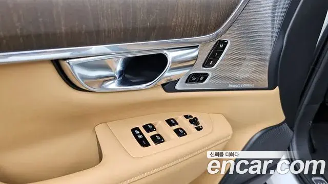 Volvo V90 Cross Country 2021 — ფოტო 25/34