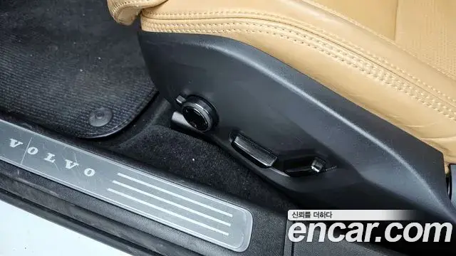 Volvo V90 Cross Country 2021 — ფოტო 29/34