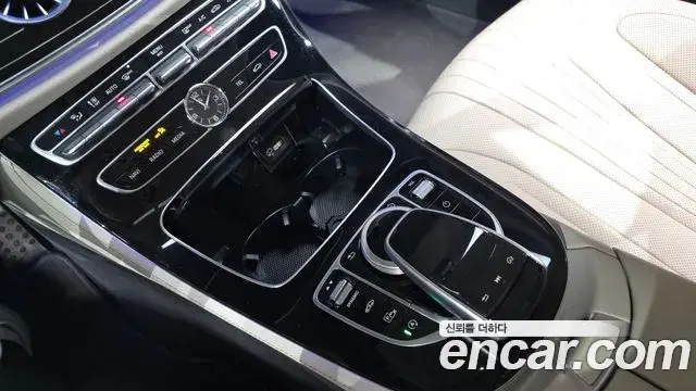 Mercedes-Benz CLS-Class 2019 — Photo 17/30