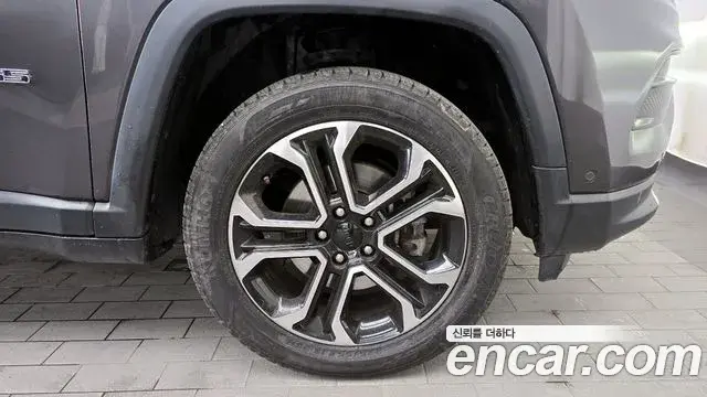 Jeep Compass 2022 — Photo 20/32