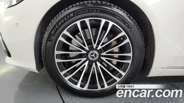 Mercedes-Benz S-Class 2021 — ფოტო 33/39