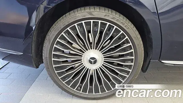 Mercedes-Benz S-Class 2022 — Photo 13/36