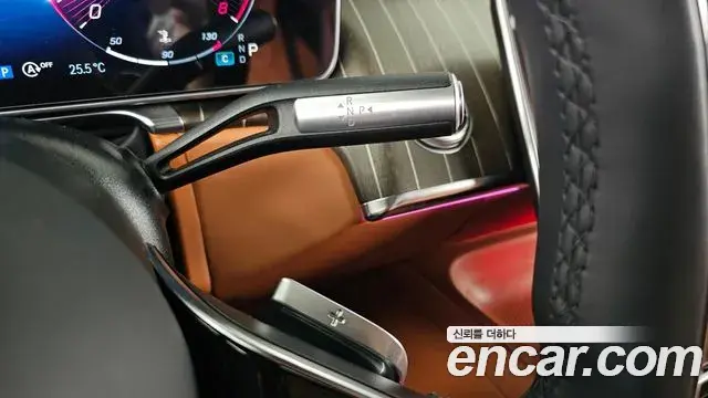 Mercedes-Benz S-Class 2022 — Photo 18/36