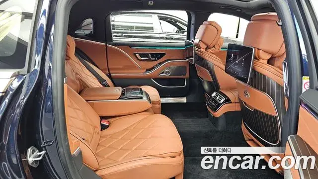 Mercedes-Benz S-Class 2022 — Photo 11/36