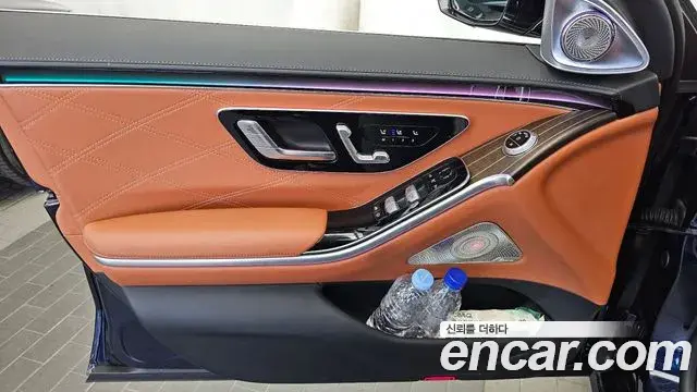 Mercedes-Benz S-Class 2022 — Photo 21/36