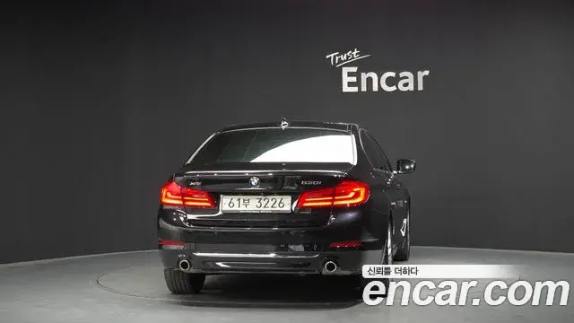 BMW 5 Series 2018 — Фото 4/20