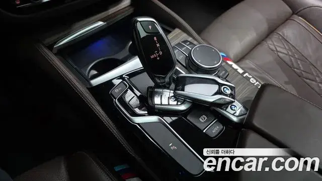 BMW 5 Series 2018 — Фото 9/20