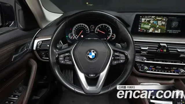 BMW 5 Series 2018 — Фото 14/20